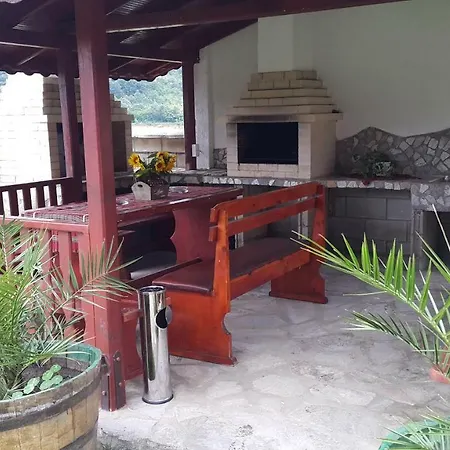 度假居 Paulovnia 阿斯帕鲁霍沃